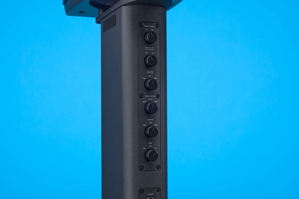 Dynaudio Confidence 20A Bedienfeld Rückseite Ständer