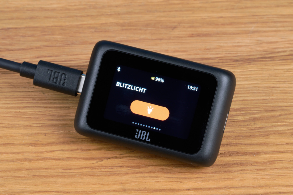 JBL Tour One M3 im Test – Transmitter-Display
