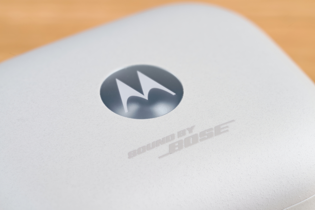 Motorola Moto Buds+ – Case Nahaufnahme