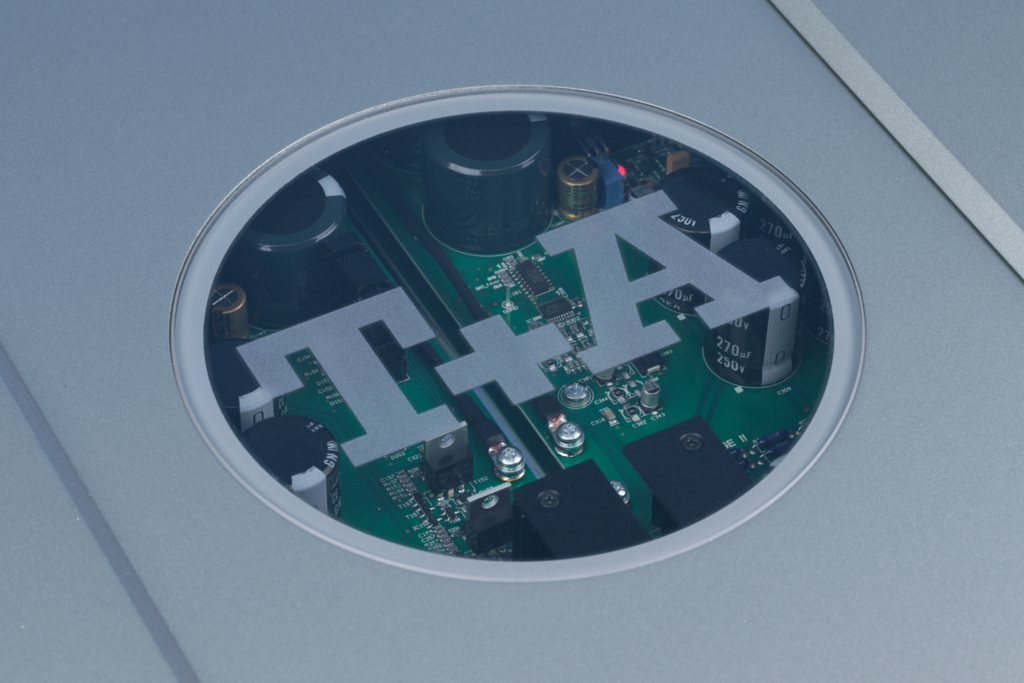 T+A A 3000 HV Bullauge Detail Oberseite