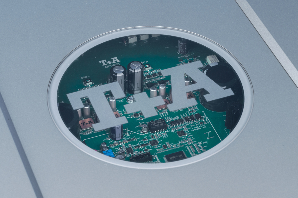 T+A PSD 3100 HV Detail Bullauge Oberseite