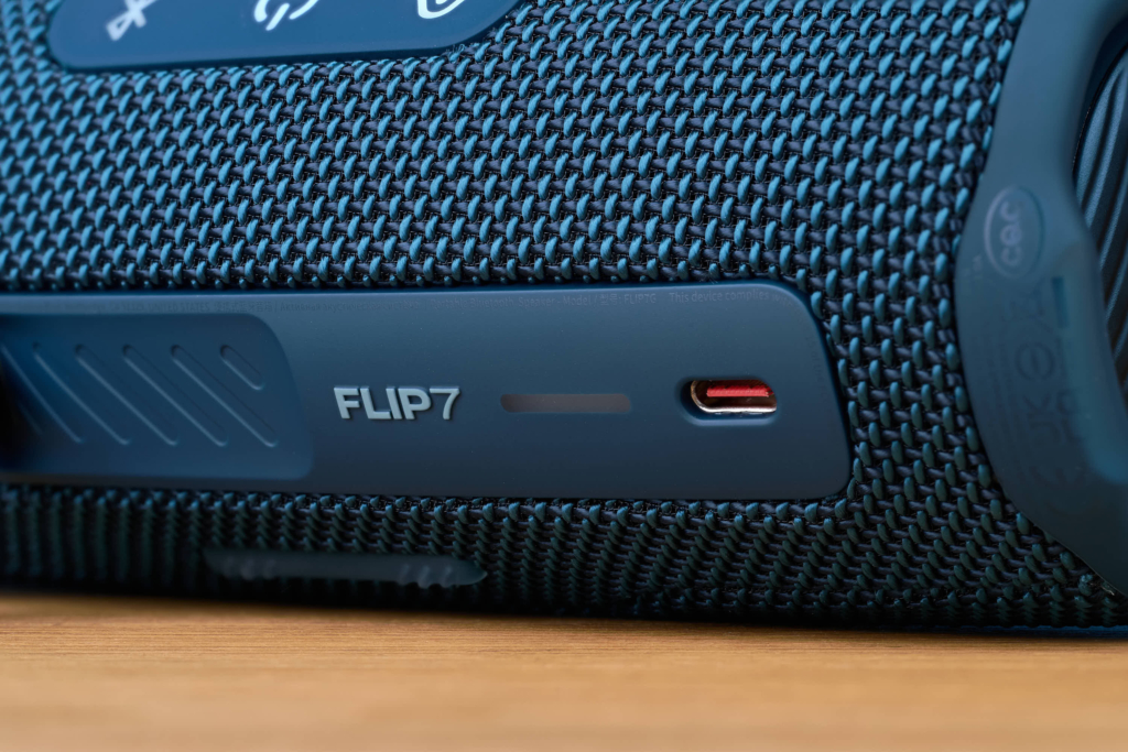 JBL Flip 7 – Anschlüsse und Ladeleiste