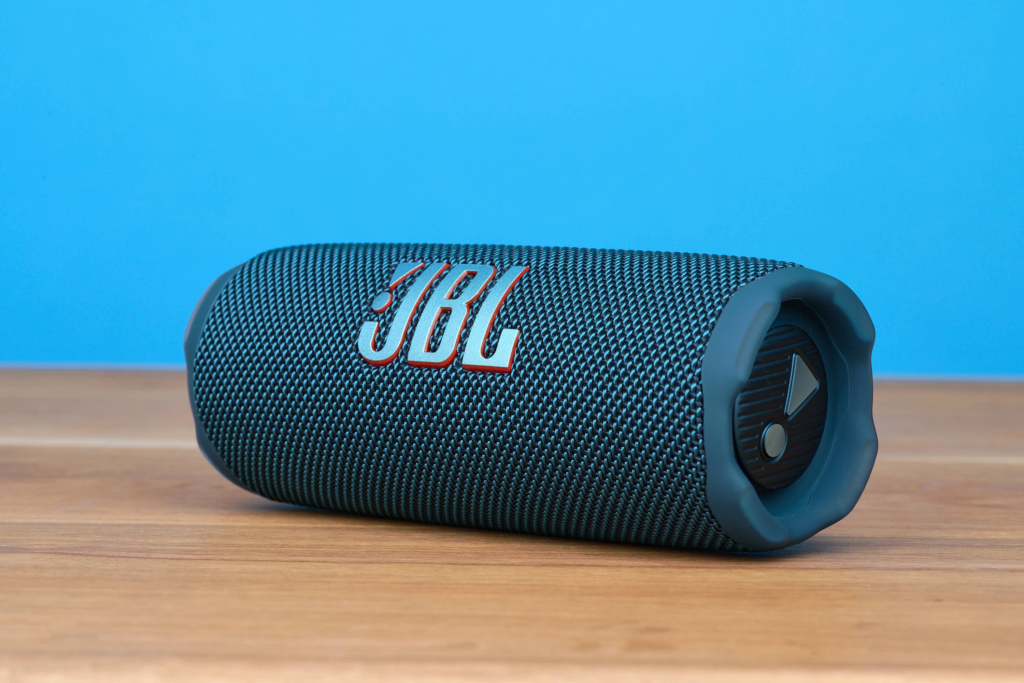 JBL Flip 7 – Perspektive von rechts
