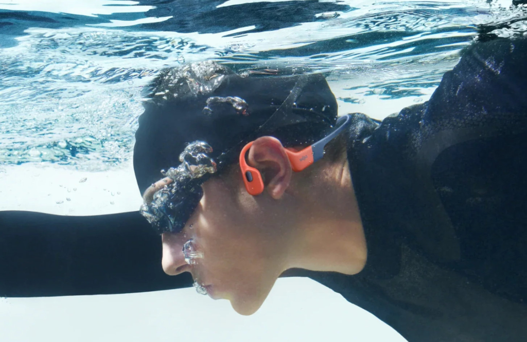 Bone-Conduction-Kopfhörer funktionieren sogar unter Wasser. 