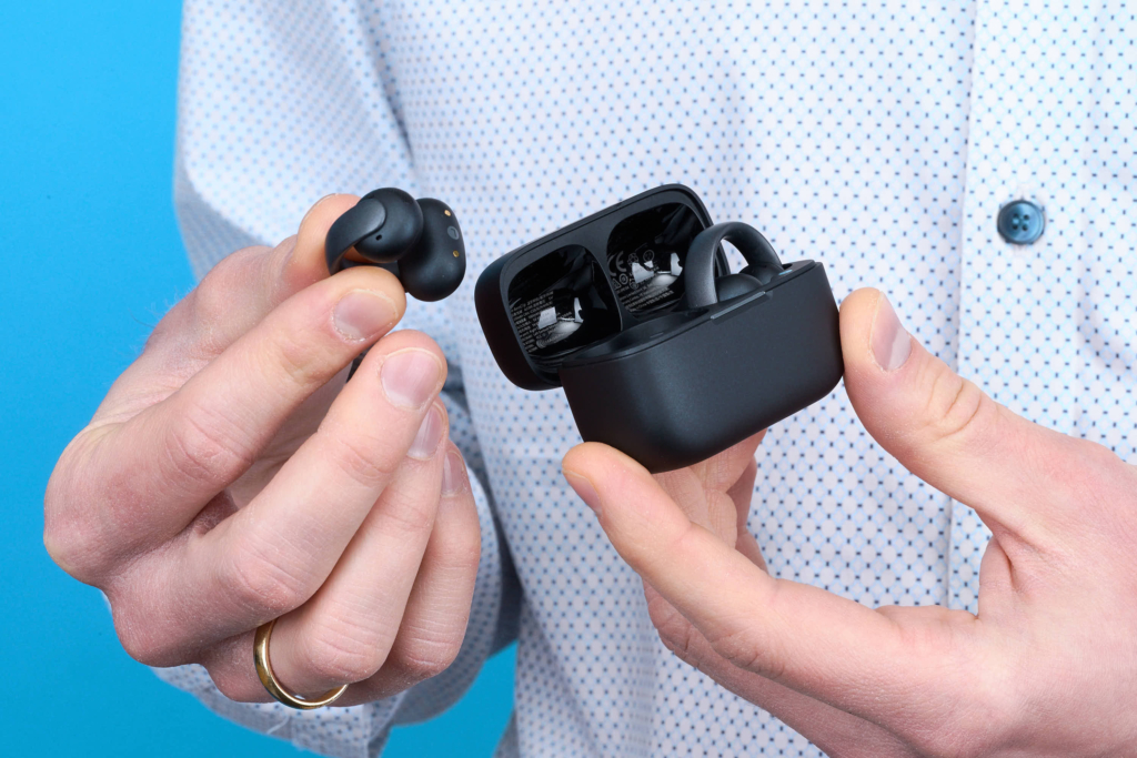 Soundcore AeroClip – In der Hand