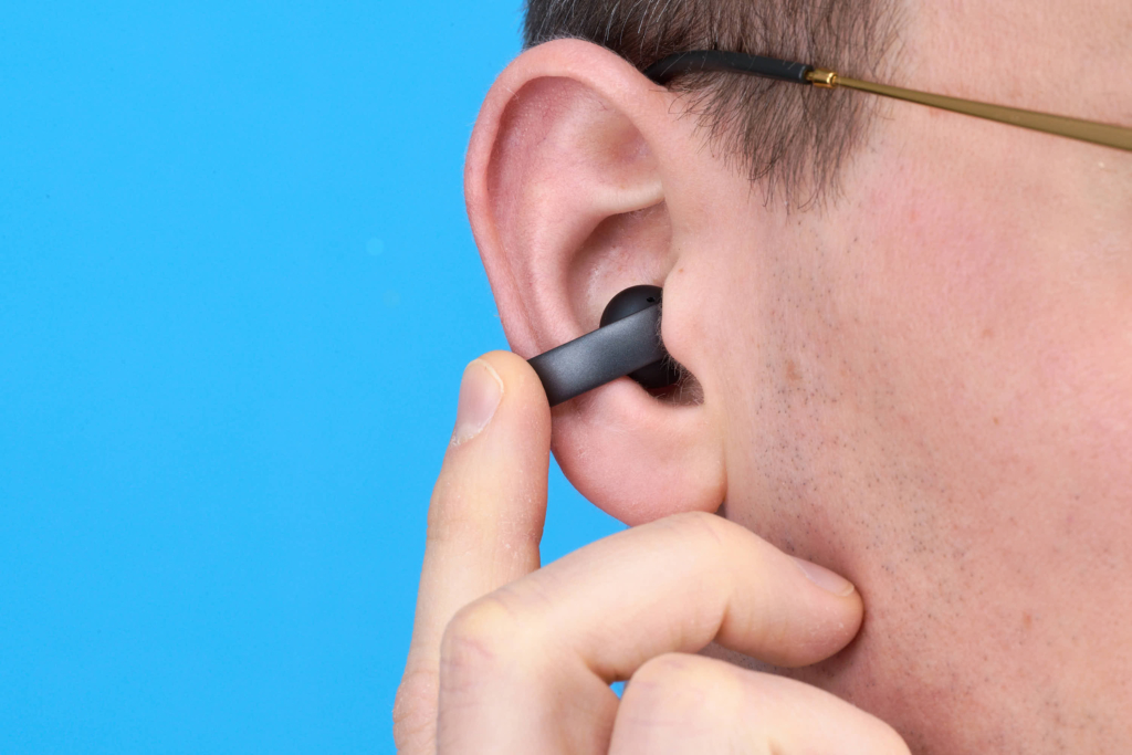 Soundcore AeroClip – Bedienung im Ohr