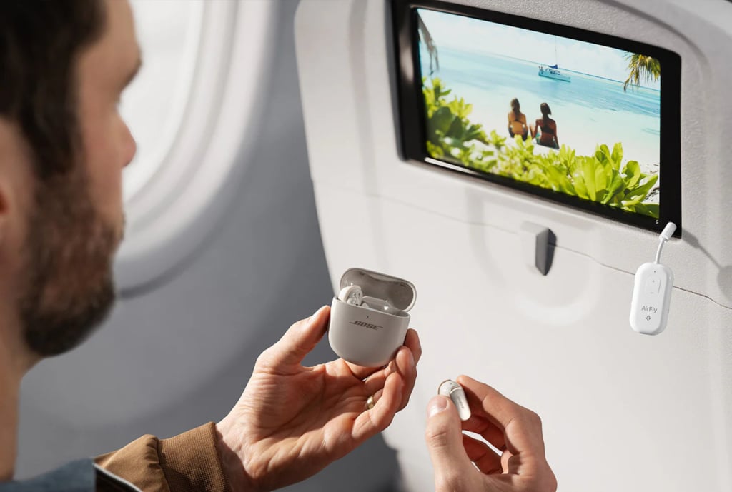 Der AirFly Pro 2 kann dir im Flugzeug eine kabellose Verbindung zum Entertainment verschaffen. 