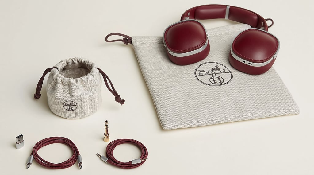 Im Lieferumfang des Kopfhörers von Hermès liegt auch eine schlichte Tasche bei. 