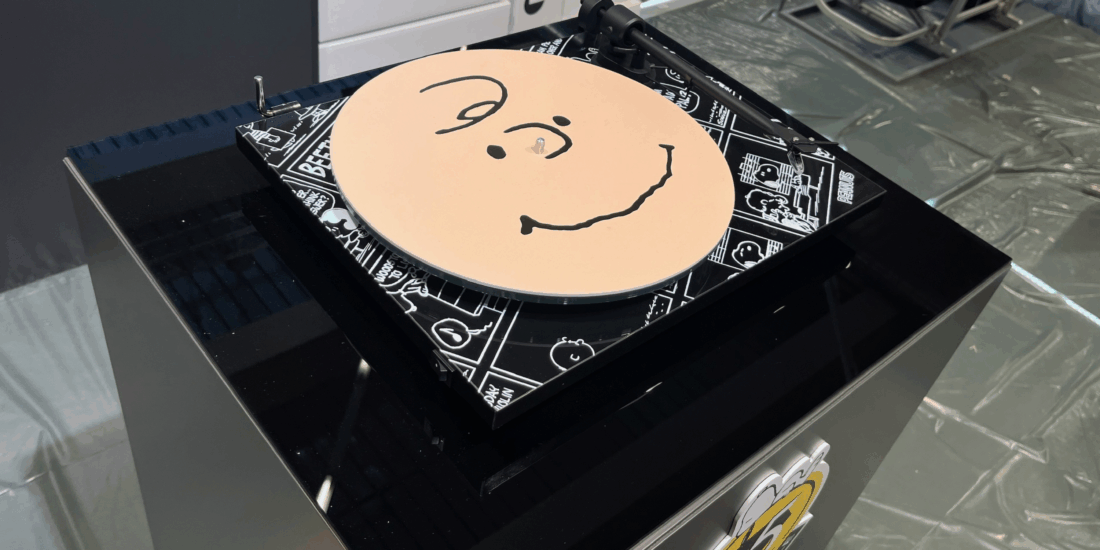 Peanuts Turntable von Pro-Ject zur High End 2025