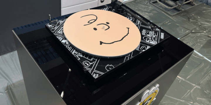 Peanuts Turntable von Pro-Ject zur High End 2025
