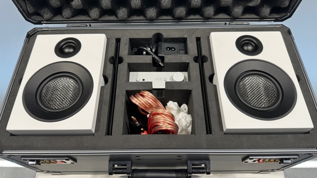 Pro-Ject Travel Kit Close-Up
