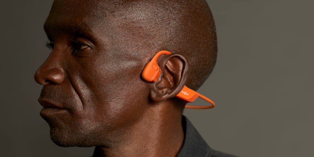 Die Shokz OpenRun Pro 2 sind ein Sonderfall: Diese Open-Ears kombinieren Knochen- und Luftschall.