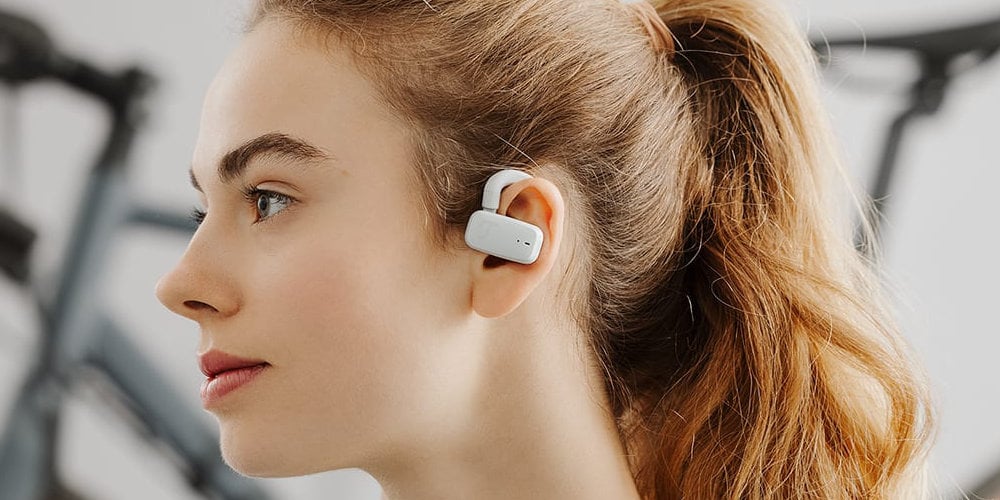 Open Ear liegt voll im Trend. Wir verraten dir, worauf du bei diesem Kopfhörer-Design achten solltest.