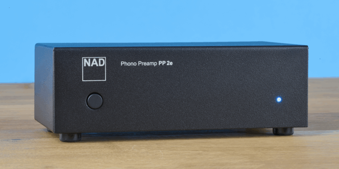 NAD PP 2e: Preiswerte Phono-Stufe, erstaunlich audiophil NAD PP 2e Phono Vorverstaerker im Test