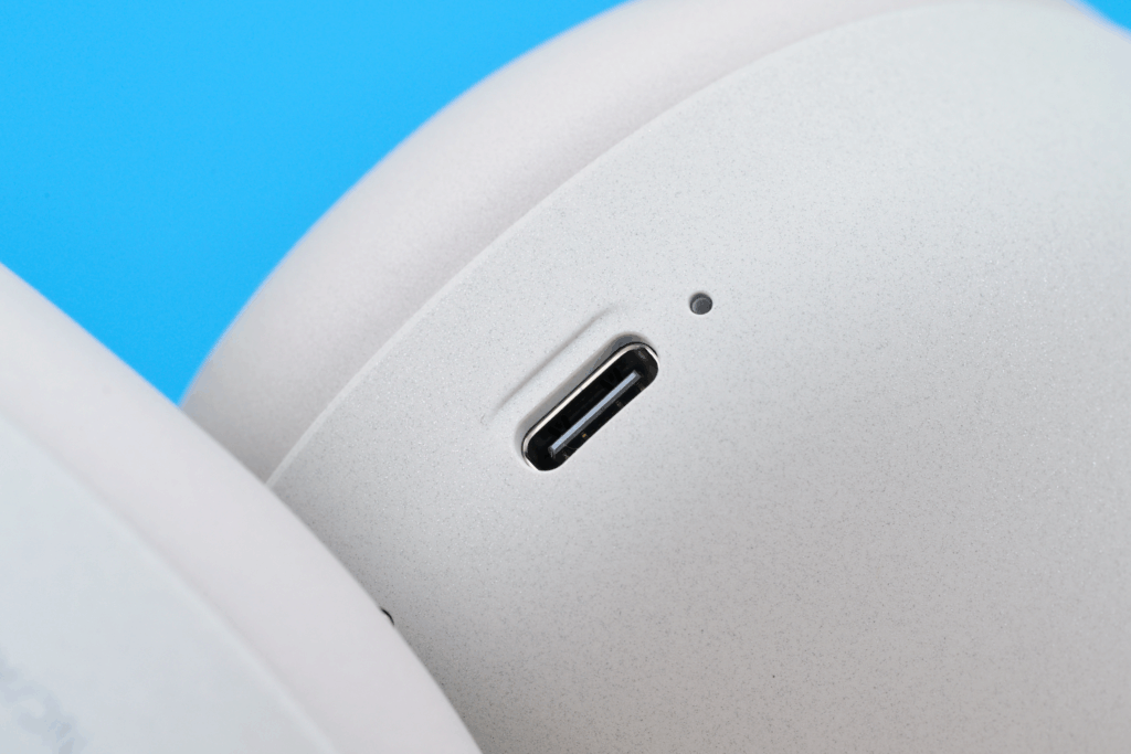 Sony WH-1000XM6 vs Apple AirPods Max im Vergleich – Ladeanschluss Sony