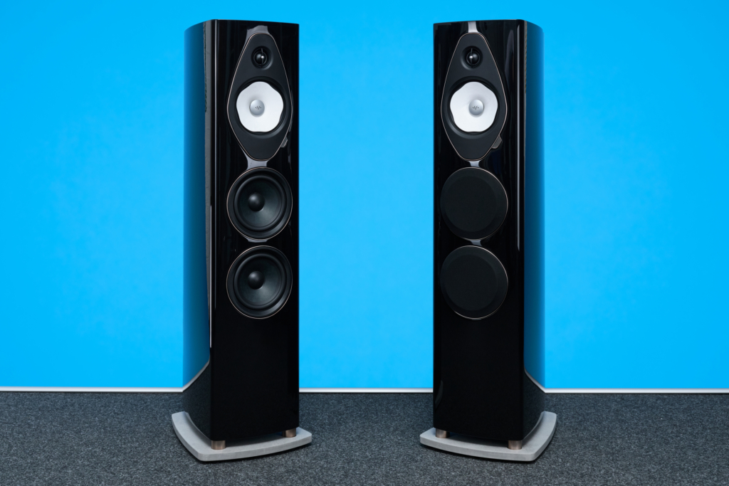 Sonus Faber Sonetto V G2 Paar mit und ohne Abdeckungen