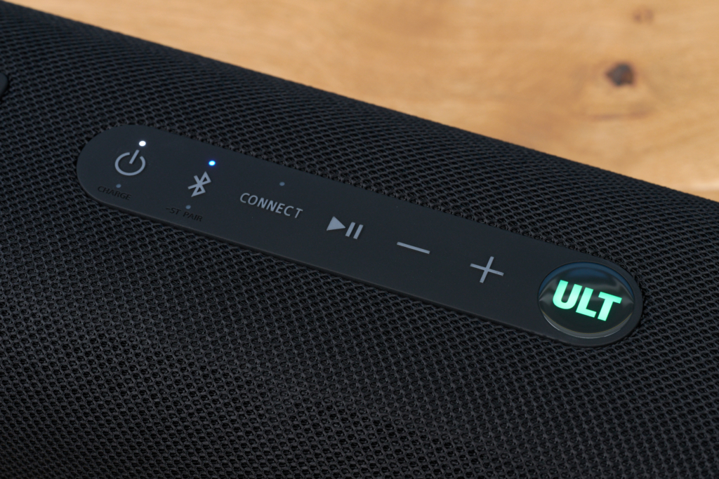 Sony Ult Field 5 – Bedienfeld mit ULT-Knopf