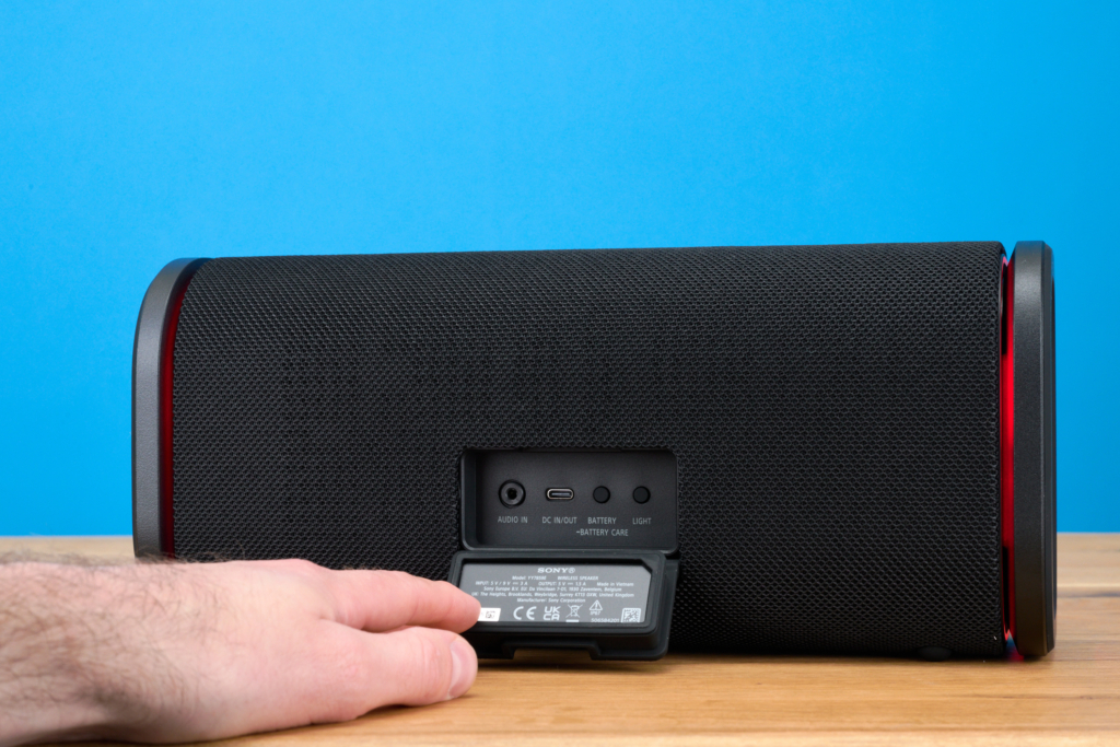 Sony Ult Field 5 – Anschlüsse auf der Rückseite