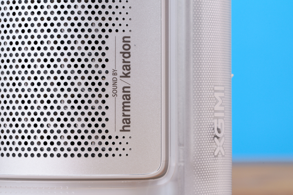 Detail Lautsprecher mit Logo