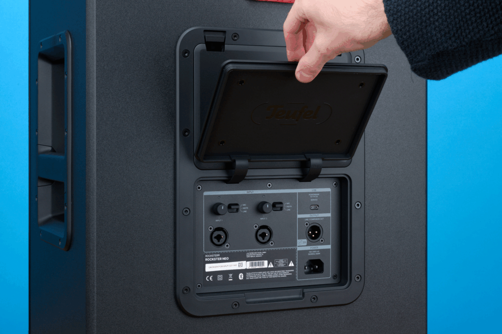 Soundboks 4 vs Teufel Rockster Neo Vergleich Anschluesse Teufel