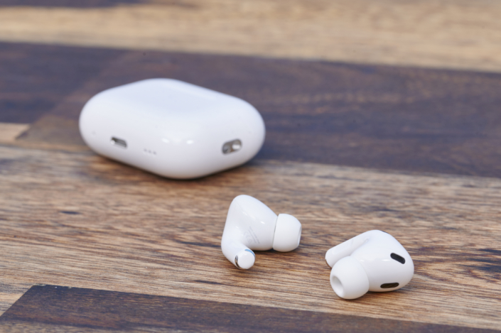 Apple AirPods 4 ANC vs Apple AirPods Pro 2 ANC