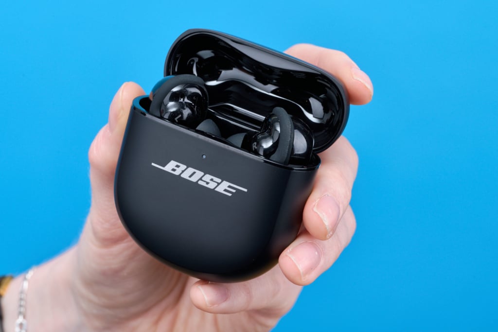 Bose QuietComfort Ultra Earbuds (2. Gen.) – In der Hand