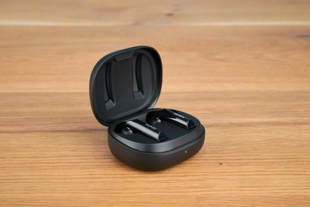 Denon AH-C500W – Buds im Ladecase