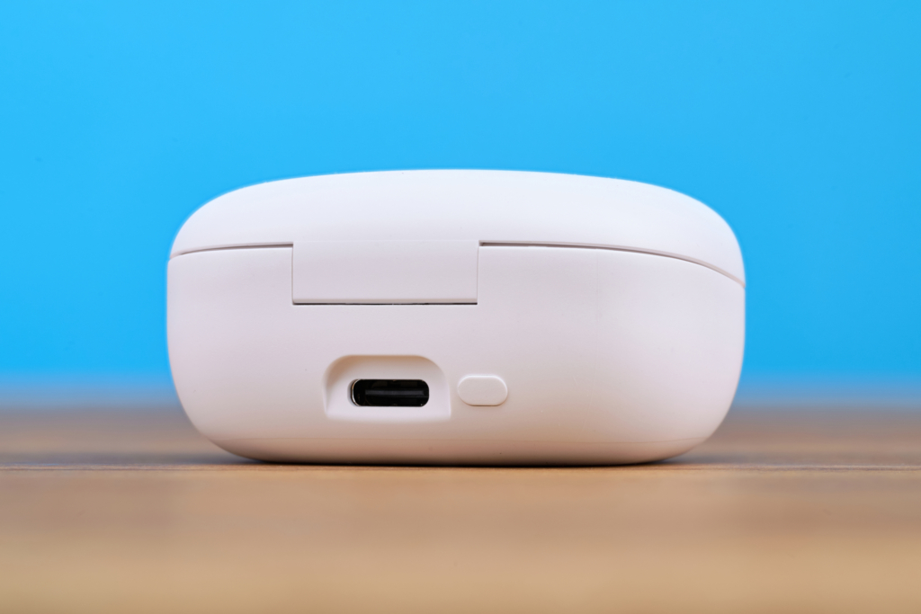 Denon AH-C840NCW – Ladecase Anschluss
