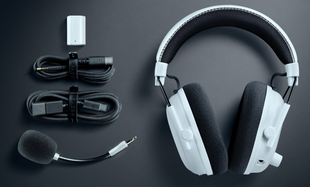 Das Razer BlackShark V3 Pro kommt in den Farben Schwarz und Weiß in den Handel. 