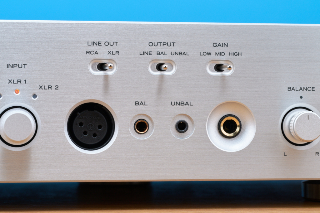 Teac HA-507 – Bedienfeld auf der Front