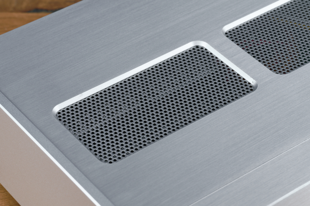 Teac HA-507 – Detailansicht mit Lüftung