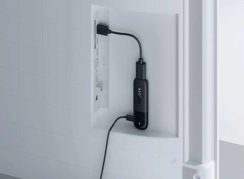 Der Xiaomi TV Stick 4K der 2. Generation wird einfach an einen HDMI-Port angesteckt.