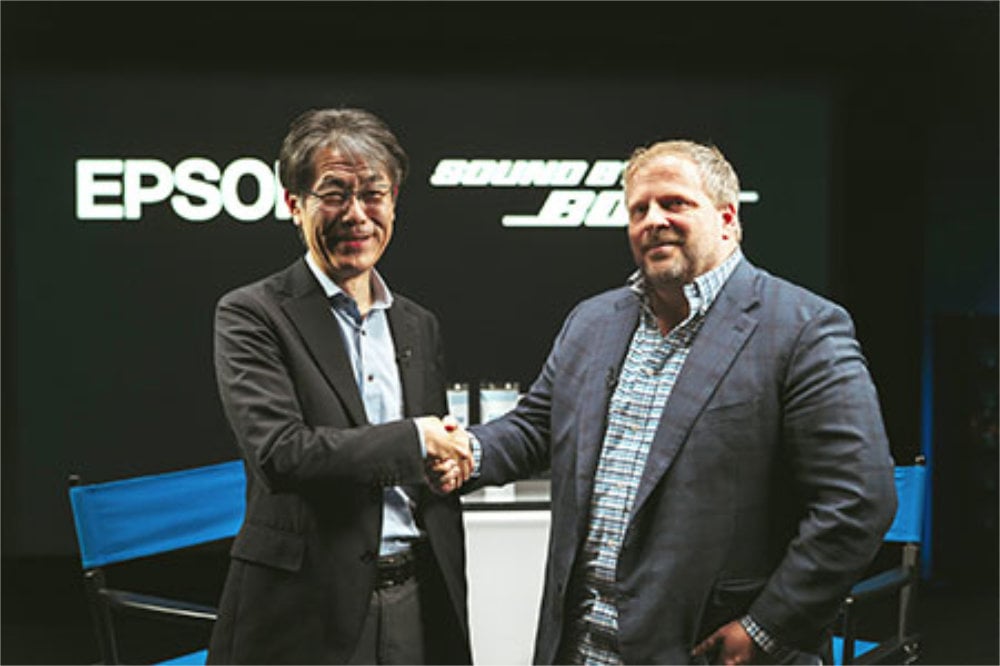 Epson und Bose kooperieren für neue Beamer.
