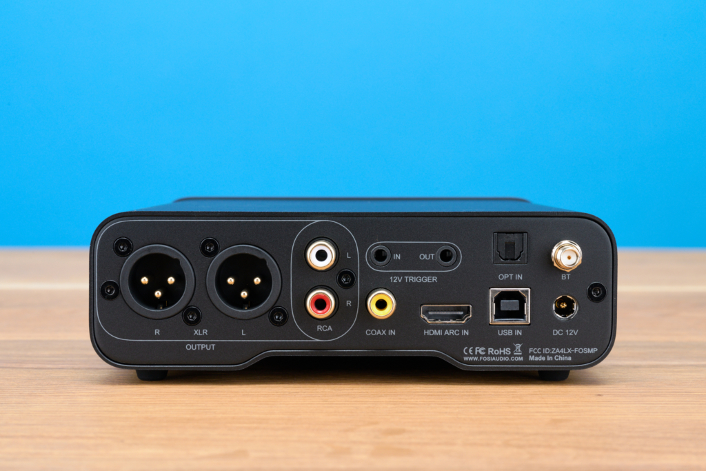 Fosi Audio ZD3 – Rückseite mit Anschlüssen