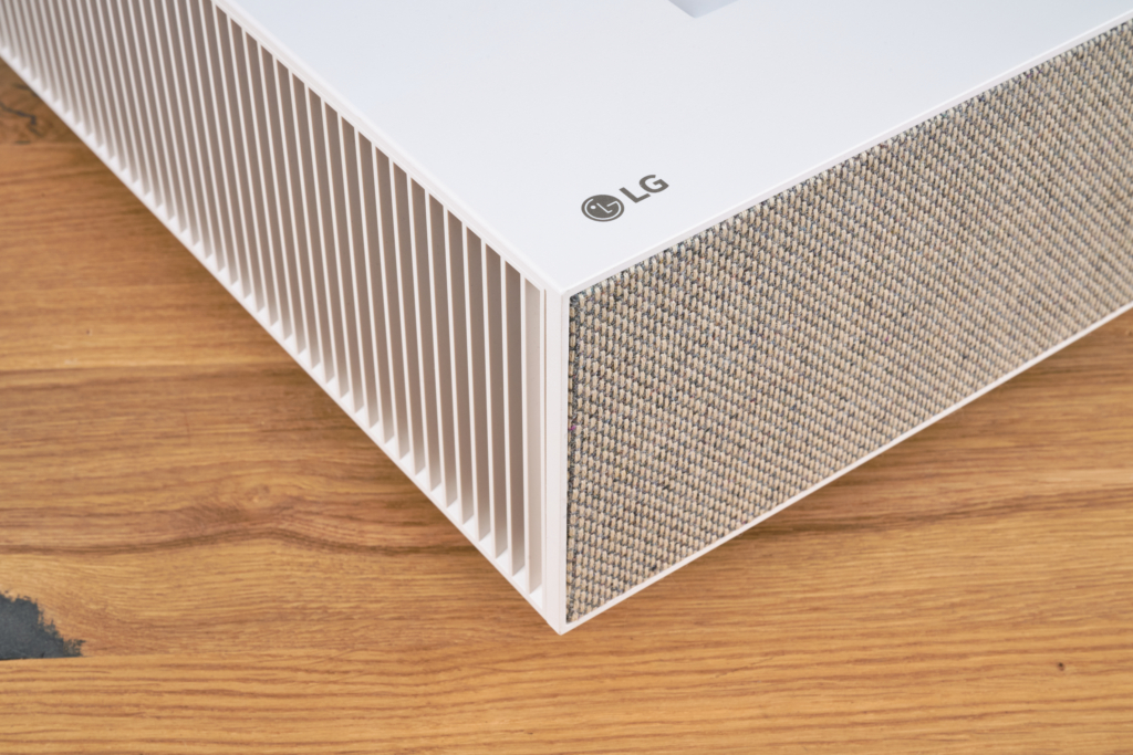 Detailaufnahme Ecke LG CineBeam HU915QE