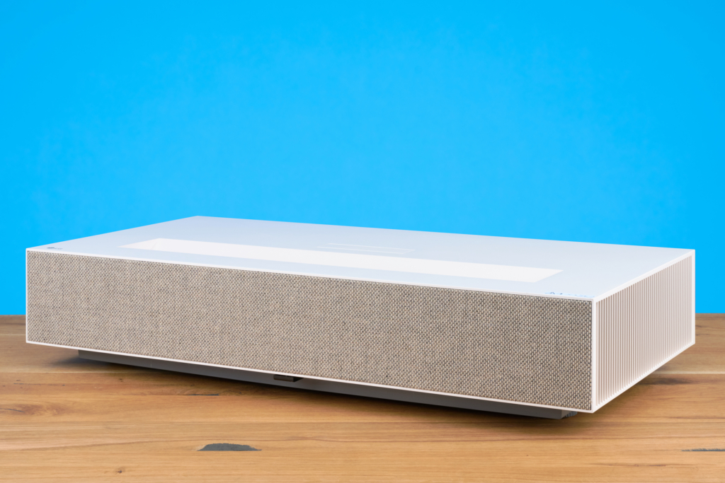 LG CineBeam HU915QE Schrägansicht