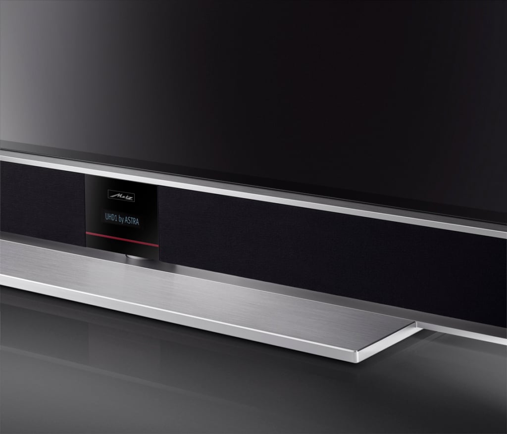OLED-Fernseher Metz auf Tischfuß