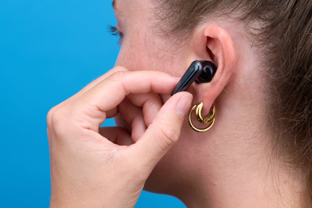 Soundcore Liberty 5 – Bedienung am Ohr