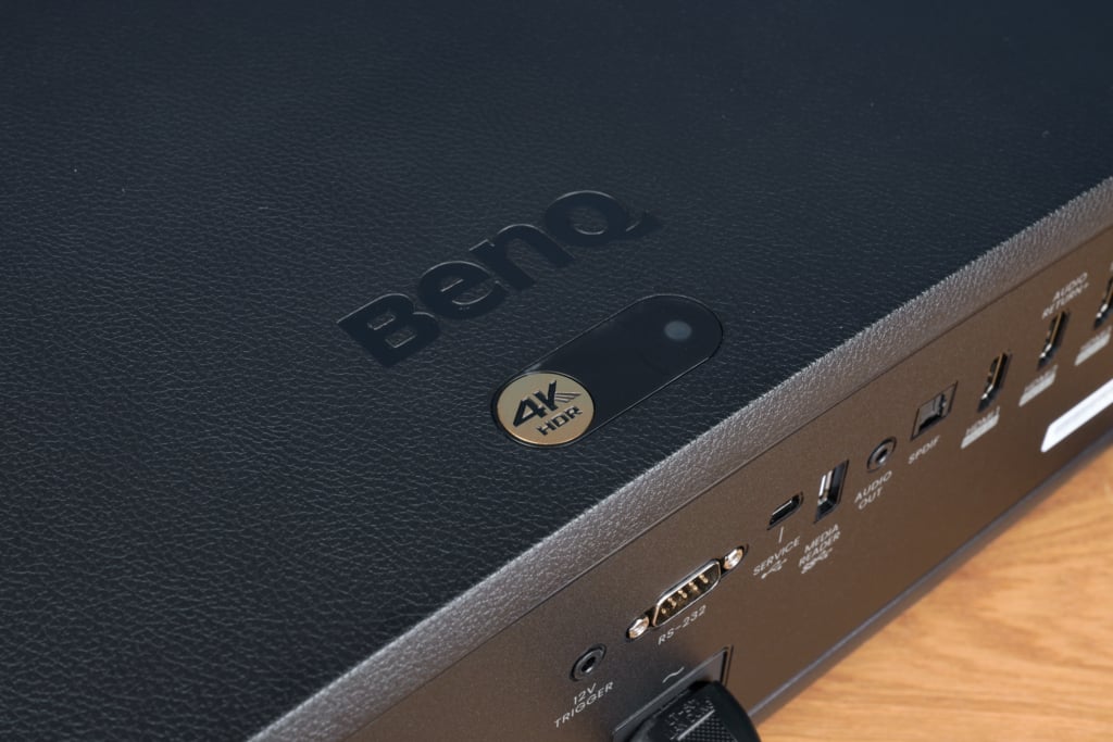 4K Logo BenQ W2720i