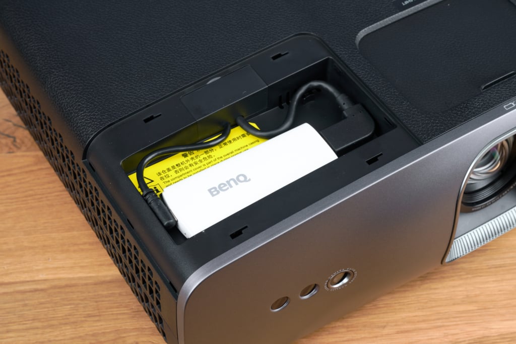 Adapter in BenQ W2720i