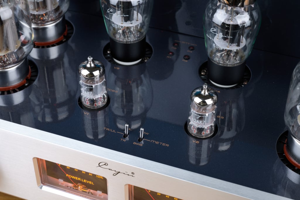 Cayin Jazz 90 Schalter Detail Verstärkermodus, VU-Meter