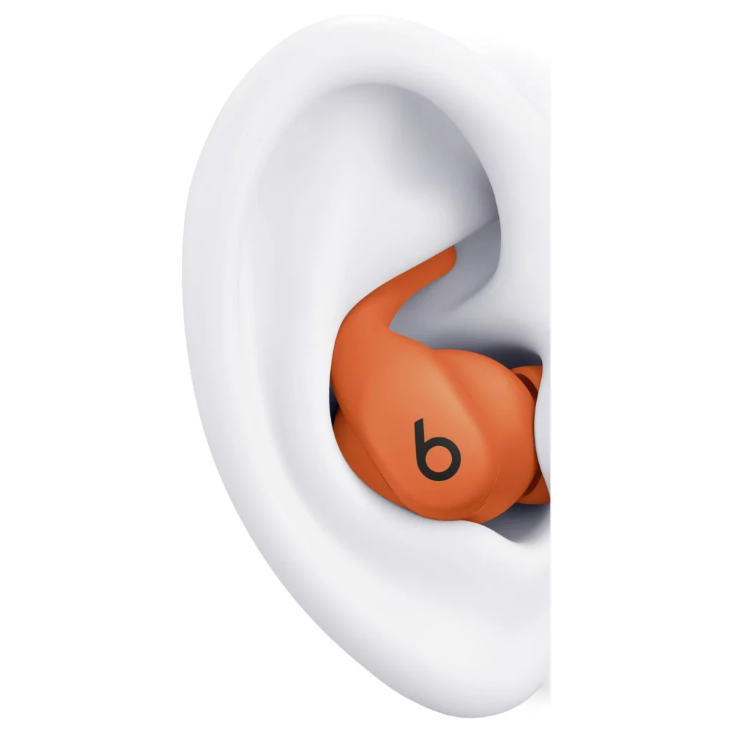 So sitzen die Powerbeats Fit im Ohr.