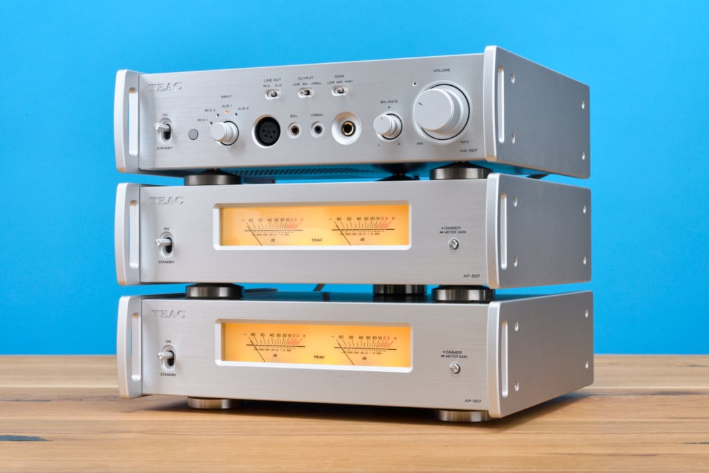 Teac AP-507 Mono-Paar mit Vorverstärker AH-507 als Turm