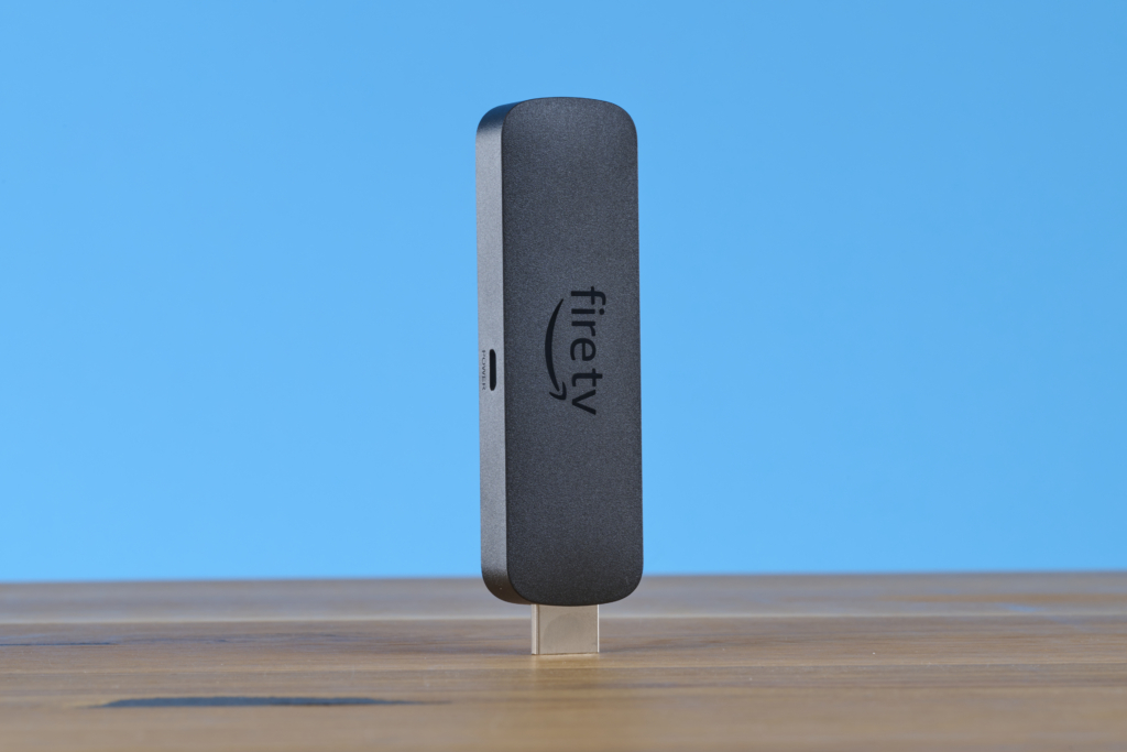 Fire TV Stick stehend