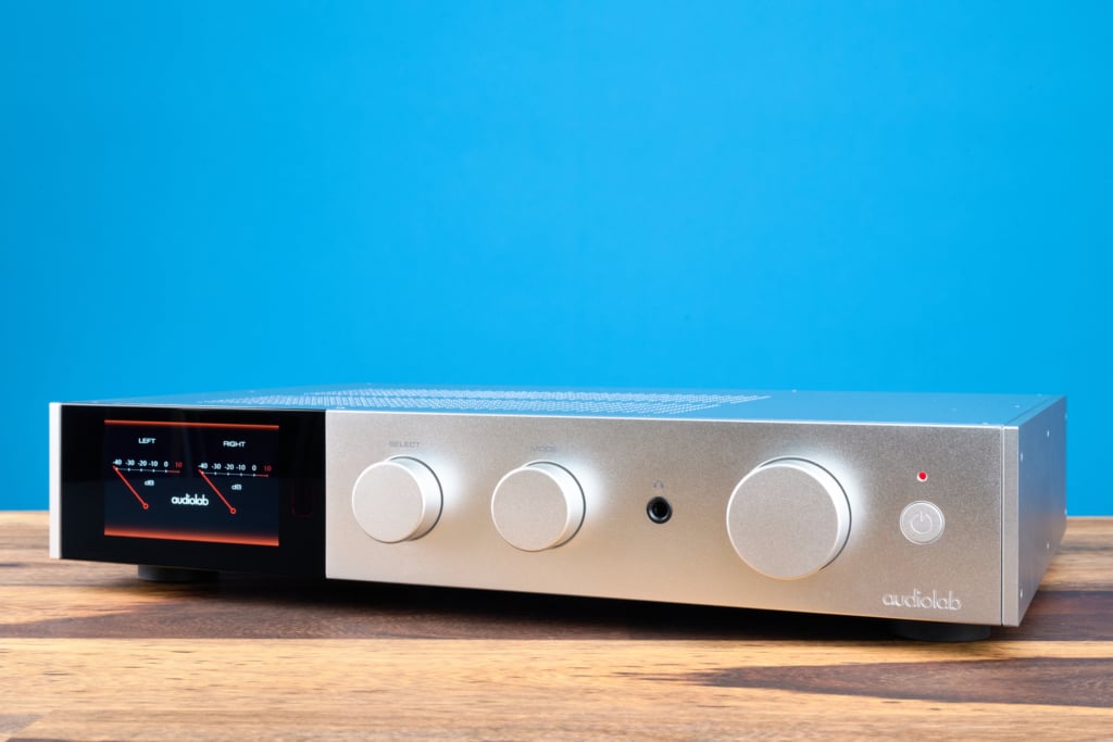 Audiolab 9000A Front schräg rechts