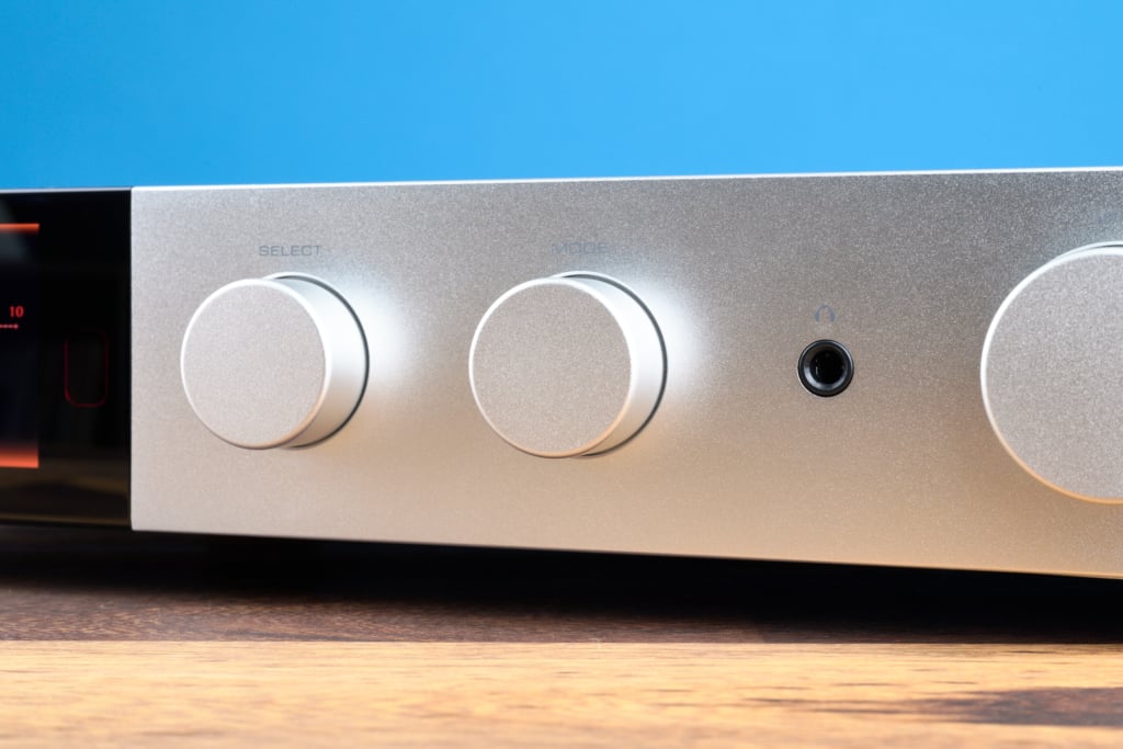 Audiolab 9000A Regler Quellenwahl und Verstärkermodus