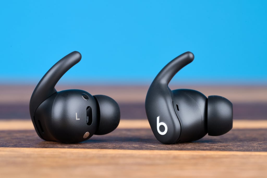 Beats Powerbeats Fit – Paar nebeneinander