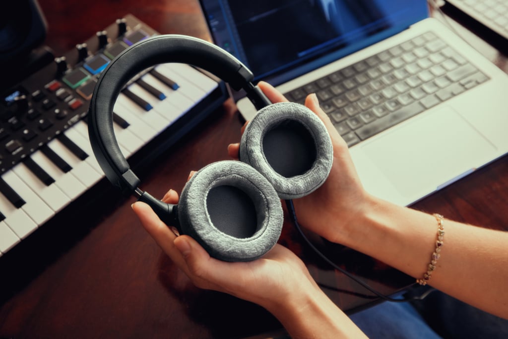 Die weichen Ohrpolster des beyerdynamic DT 270 Pro sollen für bequemen Sitz sorgen.