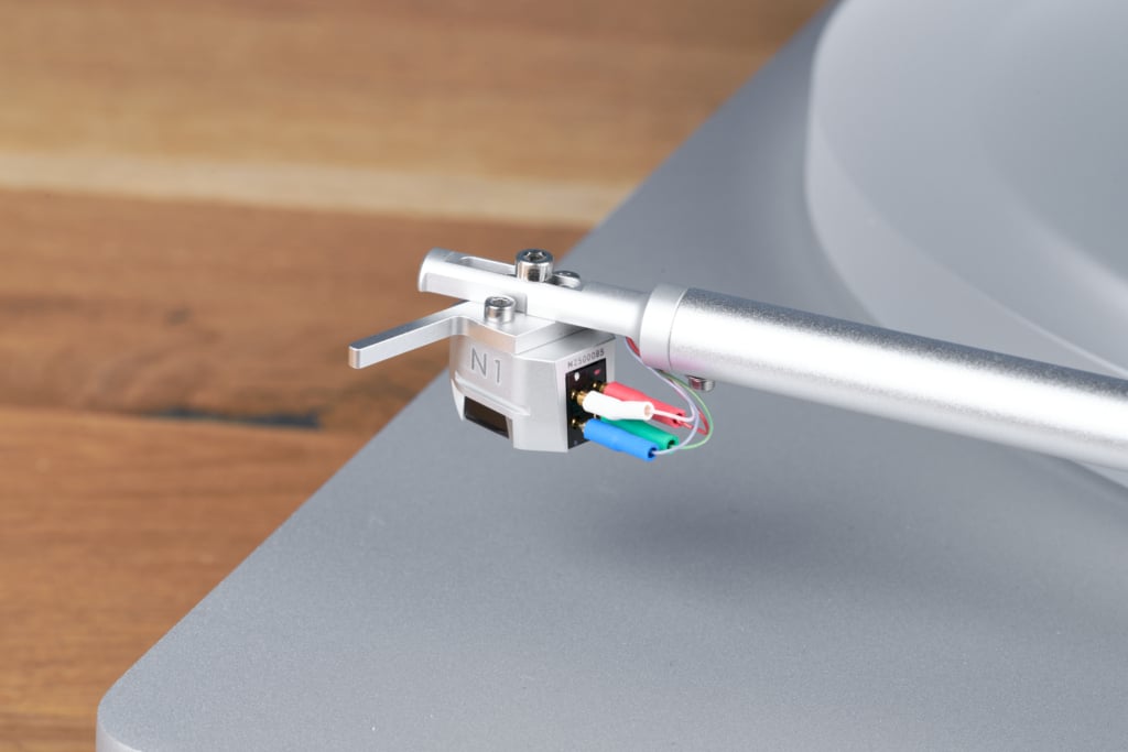 Clearaudio Compass Detail Tonarm mit System von hinten