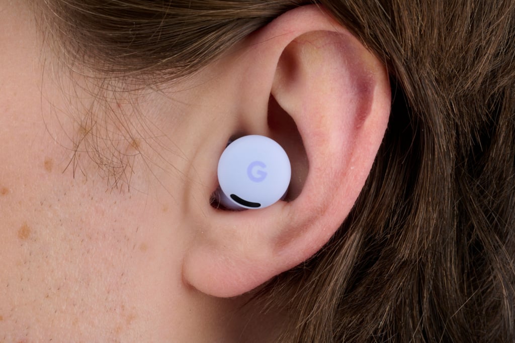 Google Pixel Buds 2a - Buds im Ohr